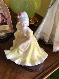  
Royal Doulton Figurine Ninette HN 2379 Lady Yellow/Cream Gown Roses in Her Hair 
