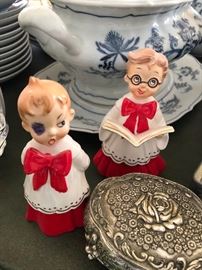 China Christmas Carolers