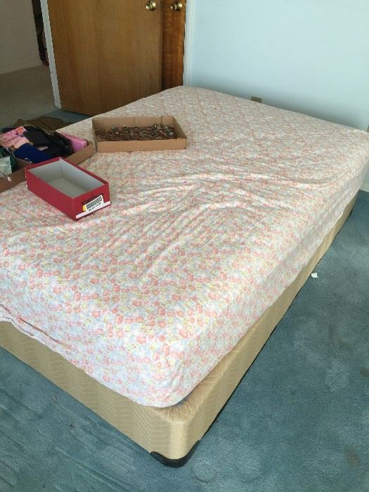Full size mattress set