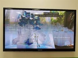 Samsung 50" flat screen TV with wall mount