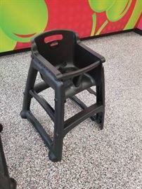 Rubbermaid black plastic high chair