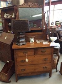 Beautiful Oak late 1800's chest with tilt mirror