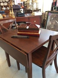 Nearly new small dining set with drop leaves