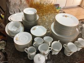 Noritake Dish Set