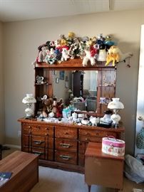 Vintage Dresser + Mirror/Stuffed Animals