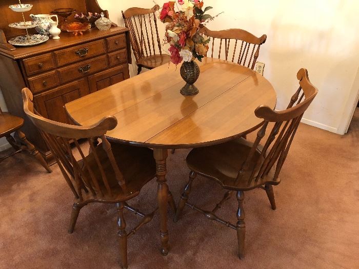 Vintage solid maple drop leaf table with two leaves and six chairs