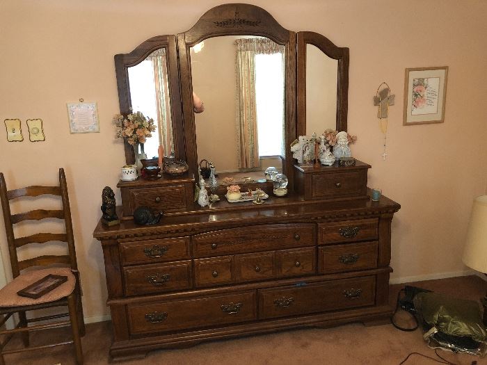 Dresser with tri fold mirror