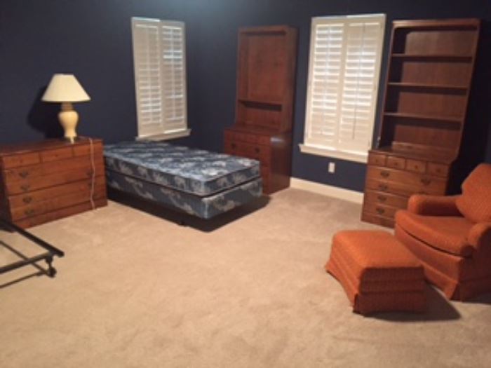 Twin room with Ethan Allen furnitures 