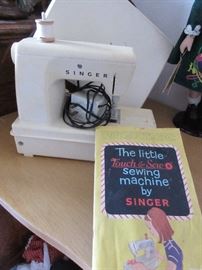 Kid's Singer sewing machine