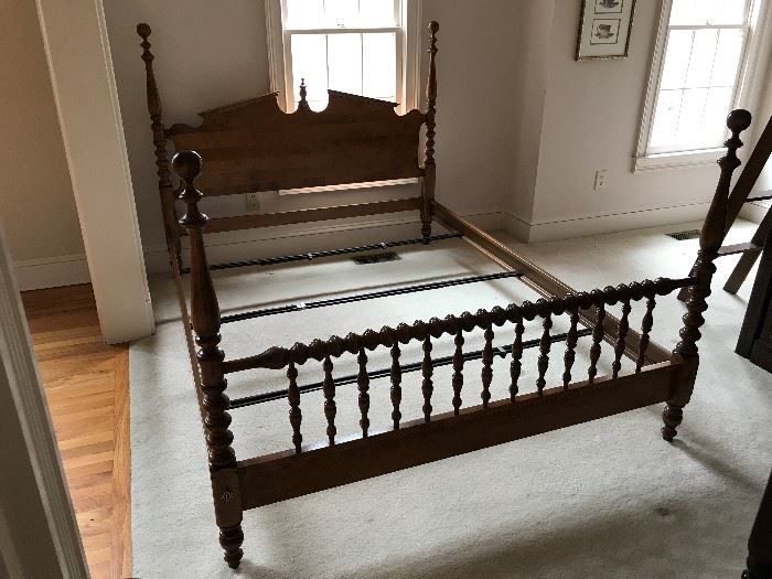 Ethan Allen Bed - Jenny Lind Spool Style Footboard and post