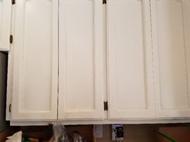 Plain wood kitchen cabinetry