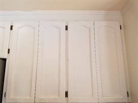 Plain wood kitchen cabinetry