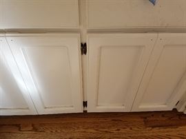 Plain wood kitchen cabinetry