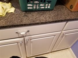 Laundry cabinet