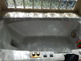 Jacuzzi tub