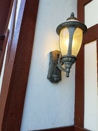 Outdoor lights (2)