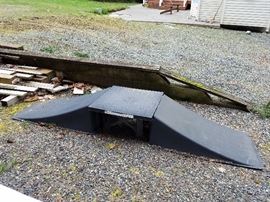 Skateboard/bike ramp