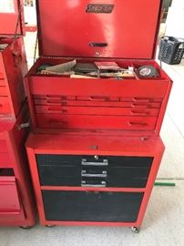 Snap on Tool chest. to be sold with all tools inside. Tools inside are not Snap On.
