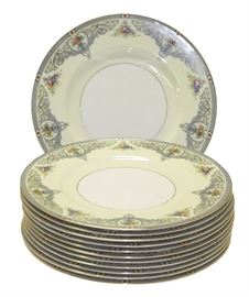 352. ROYAL WORCESTER The Duchess Dinner Plates