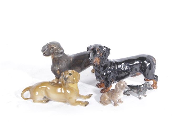 482. Five Dog Figures