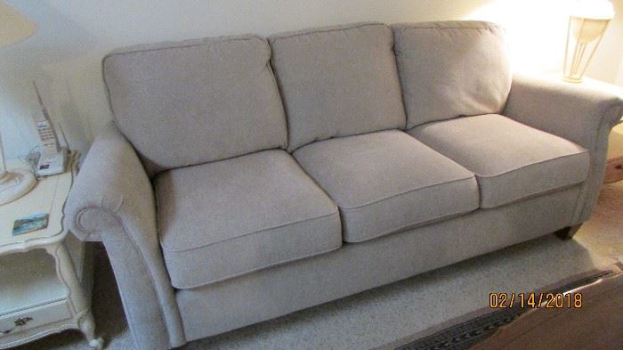 Lazy Boy 8ft sofa in like new condition