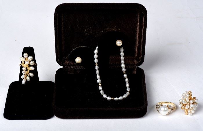 309. Gold And Pearl Estate Lot Of Jewelry