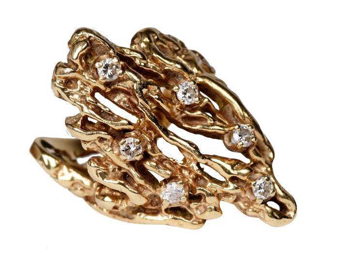 325. Ladies 14k Gold Diamond Ring