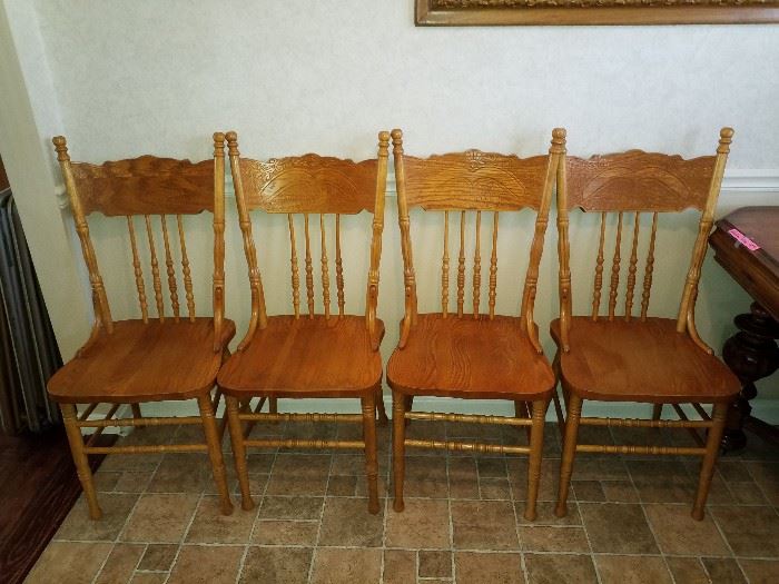 Set of 4 nice chairs