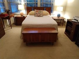 Lovely MCM vintage bedroom set, by Huntley (Thomasville Furn. Co.)