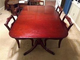 1940's Drexel mahogany dining table, with 5 side chairs. 