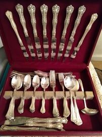60-piece set of Nationals Imperial silverplated flatware, in mahogany chest.