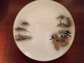 Close-up pic of the set of Ohno Japanese china set. 
