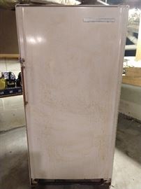 Ugh! An ugly basement freezer that's suffering from leprosy - come buy this thing so I won't have to donate it after the sale!