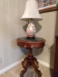 Beautiful little side table, of burled wood, brass mounts and green marble top, with a vintage Satsuma table lamp, on carved wooden base.