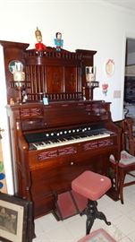 WORKING ANTIQUE PUMP ORGAN