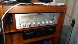 MARANTZ STEREO SYSTEM AND SPEAKERS