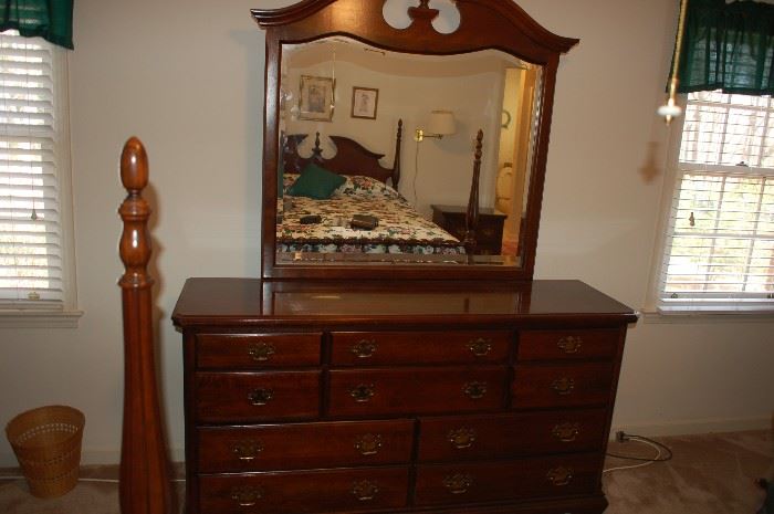 Large 8 Drawer Dresser With Mirror