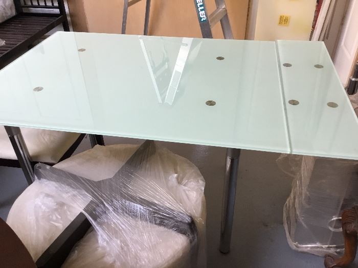 Glass expandable  desk 