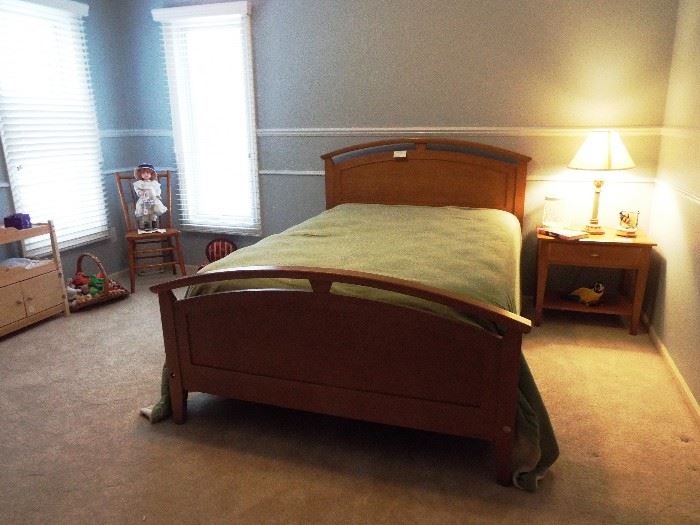 Ethan Allen maple full size bed