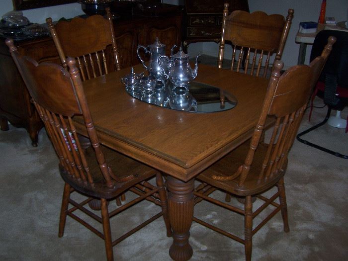 42" antique oak table with 4 chairs