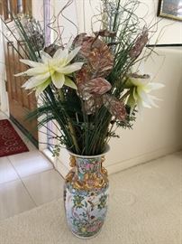 Decorative Japanese vase with dried flowers