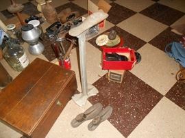 Shoe last with stand