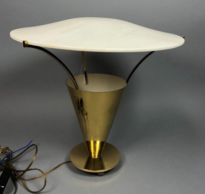 Lot 8 Modernist Mid Century Brass Table Lamp. Brass con