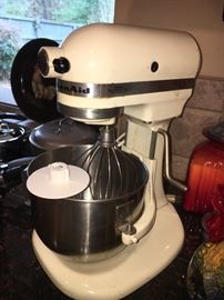 Commercial style kitchen aid mixer