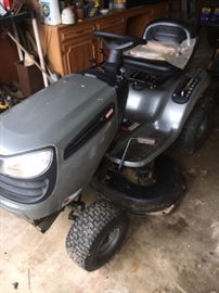 Like new riding lawnmower craftsman great condition new battery