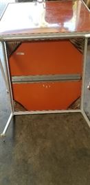 2 vintage Knoll tables