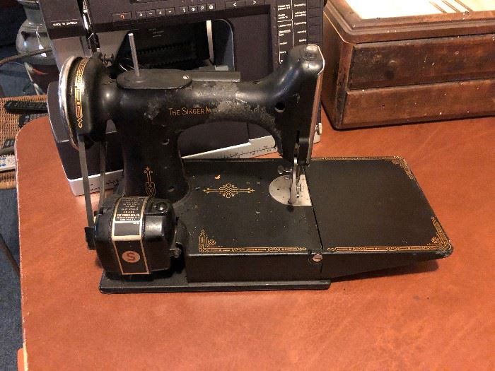 Singer Featherweight Sewing Machine