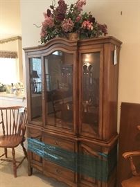 china cabinet that matches main room dining set -drexel  signed  quality and great condition are great prices 