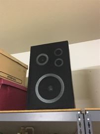 set of 2 speakers 