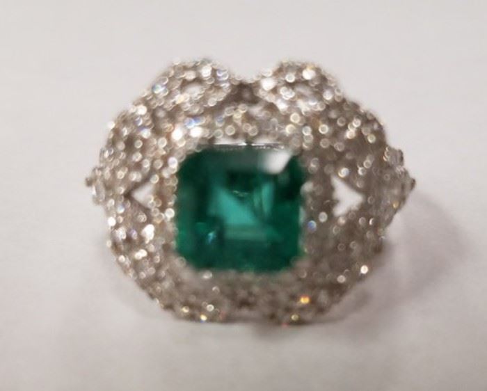 18KT Emerald/diamond ring